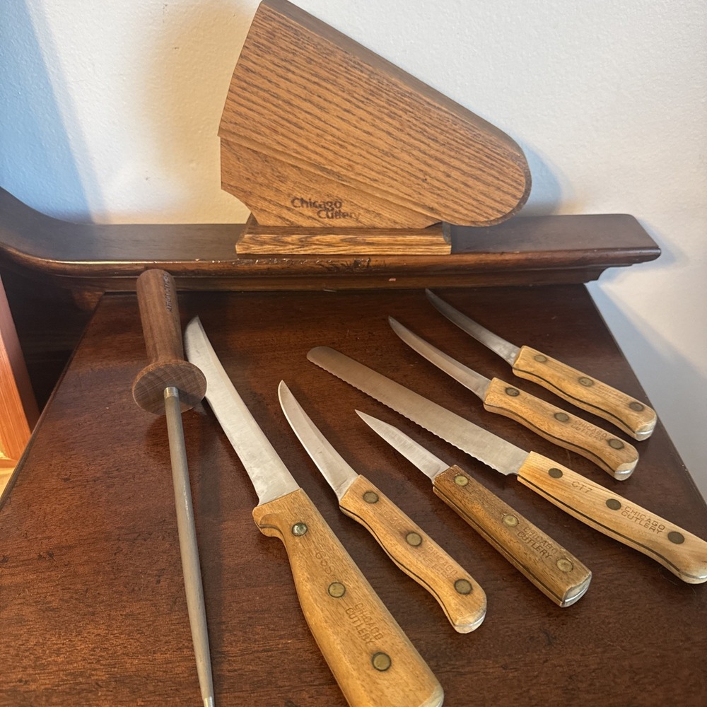 7 Pc. Chicago Cutlery Knives Lot & 5 Slot Block Vintage